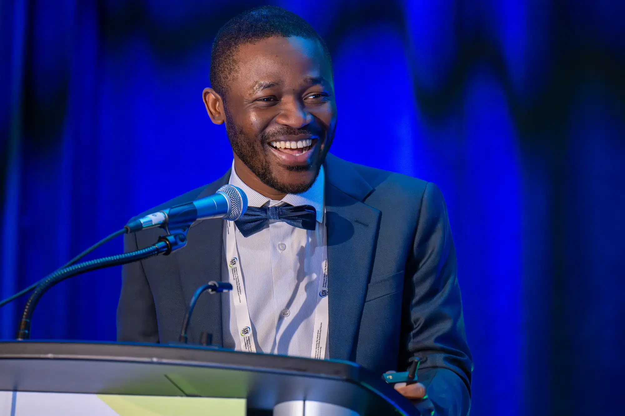 Professor Andrew Agbaje receiving the Flemming Quaade Award for innovation in childhood obesity research